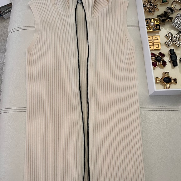 AKRIS PUNTO Vest- off white knit vest with black Euro zipper fits a 2-6 size - Picture 15 of 16